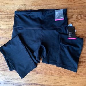 NWT GAP high compression black leggings, size M